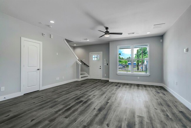 Foto del edificio - 9306 E Avenue L