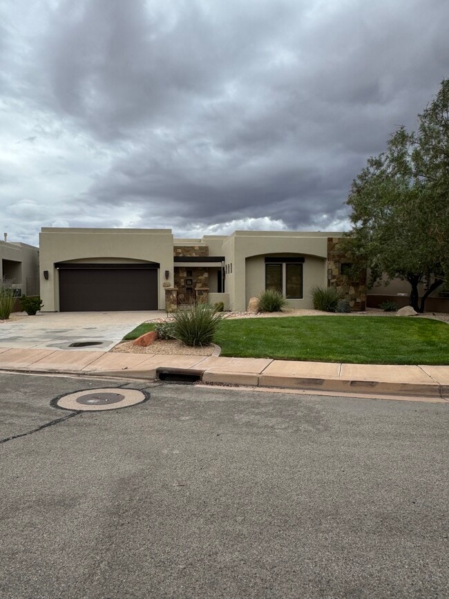Building Photo - 1761 W Red Cloud Cir