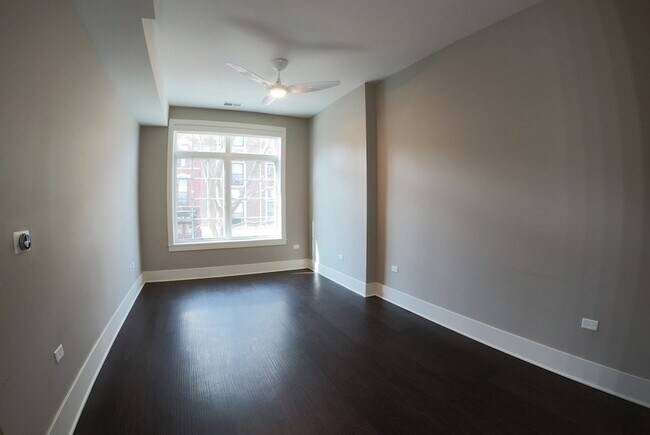 Building Photo - 2050 N Clark Street Unit 507