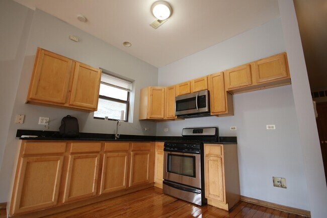 Building Photo - 3146 W Fillmore St