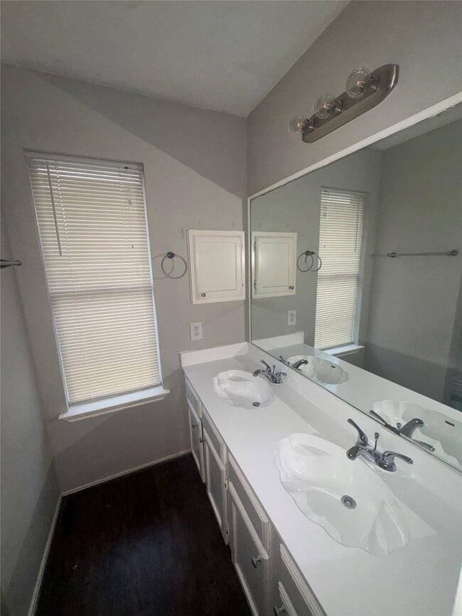 Building Photo - 2806 Goldspring Ln