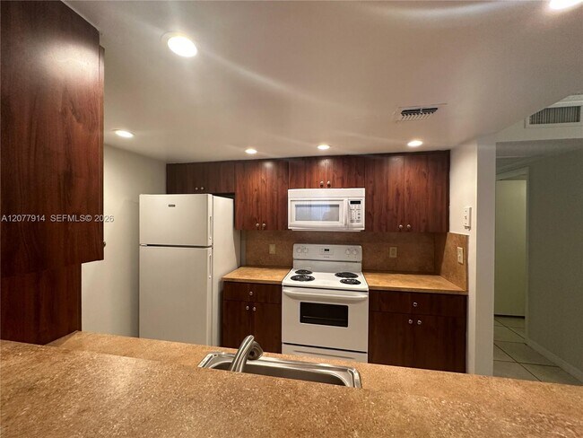 Foto del edificio - 8418 Coral Lake Way