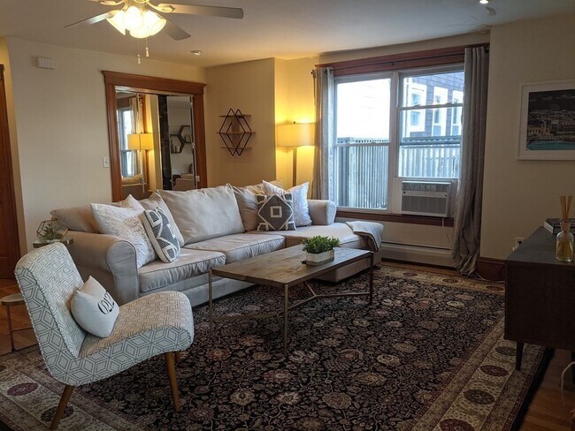 Foto del edificio - 534 E 7th St
