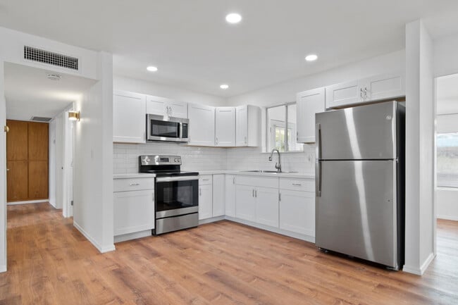 Building Photo - 570 S Yaqui Dr