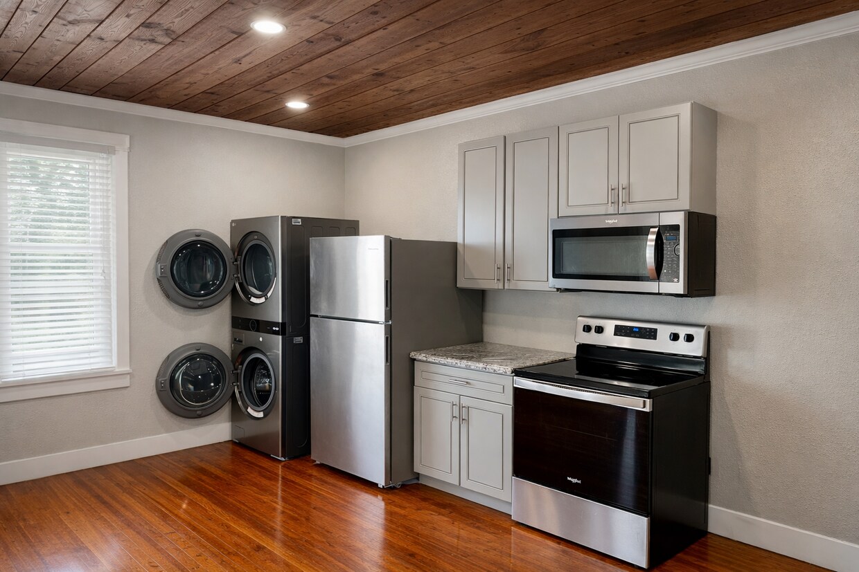 Photo - 2115 Broadway Avenue J, Unit 3