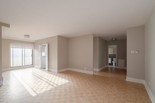 Building Photo - 4555 Av. Bonavista