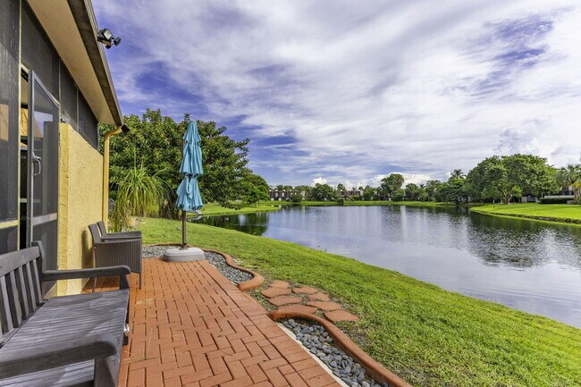 Foto del edificio - 9119 Limetree Ln