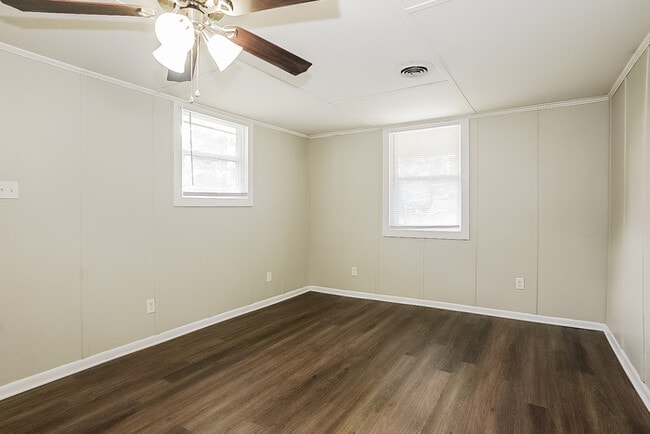 Building Photo - 458 Sheraton Dr