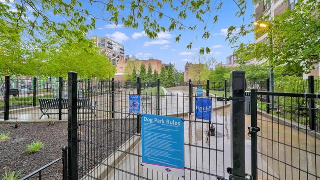 Foto del edificio - 320 E 21st St