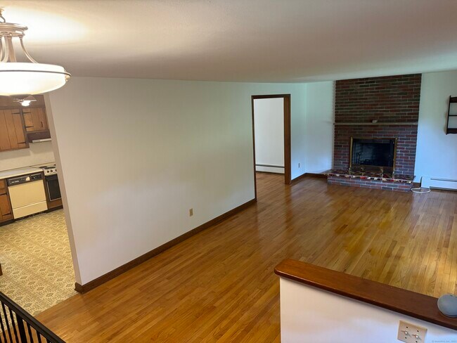 Building Photo - 15 Carriage Dr