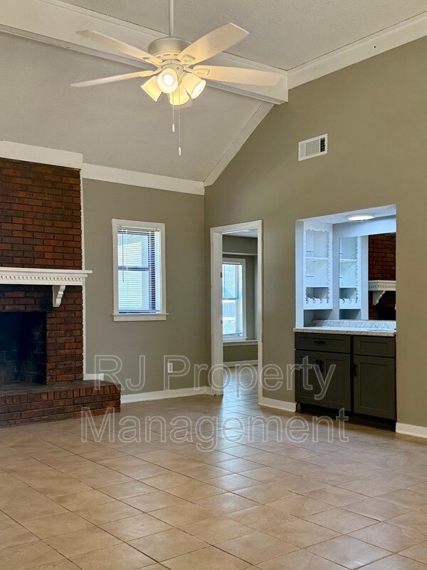 Foto del edificio - 4521 Stony Point Dr