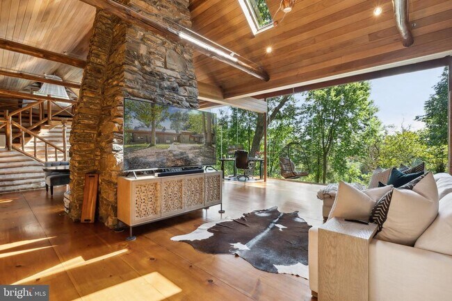 Foto del edificio - 11540 Springridge Rd