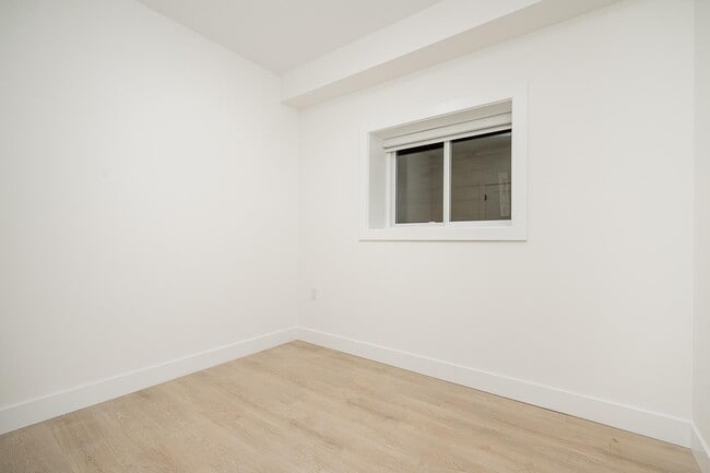 Building Photo - Basement-19XX 168ST STREET