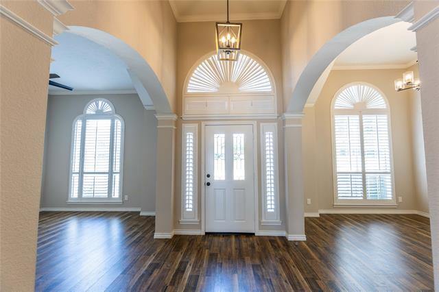 Building Photo - 3015 Oak Dr