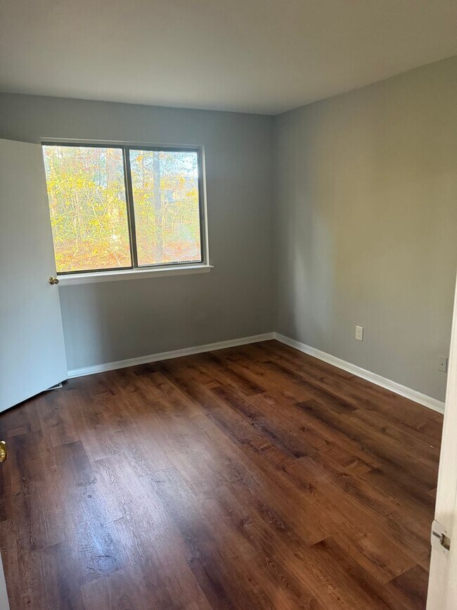 Foto del edificio - 1 Bedroom, 1 bathroom first floor apartmen...