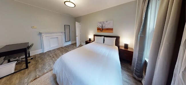 Building Photo - 101 1/2 Calumet St