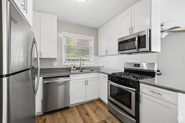 5BR, 3BA - 1,486SF - Kitchen - 2620 Regent Apartments