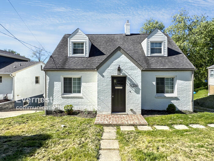 Foto principal - 210 Rosecrest Dr