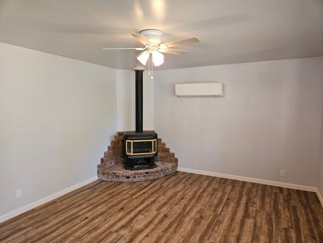 Foto del edificio - 2 Bedroom 1 bathroom duplex