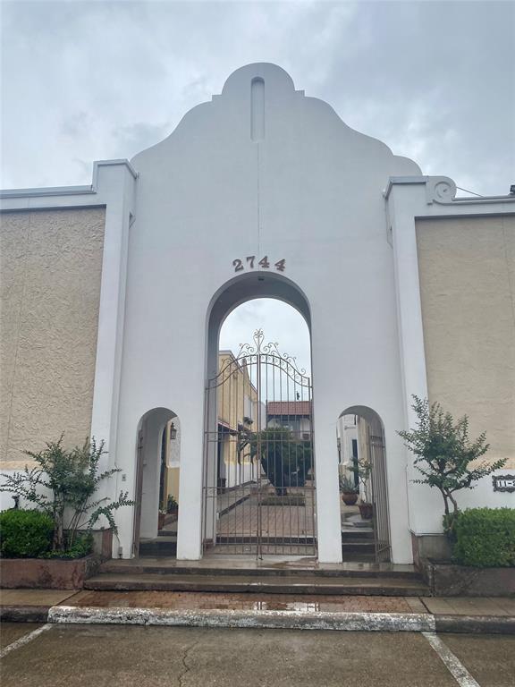 Foto del edificio - 2744 Briarhurst Dr