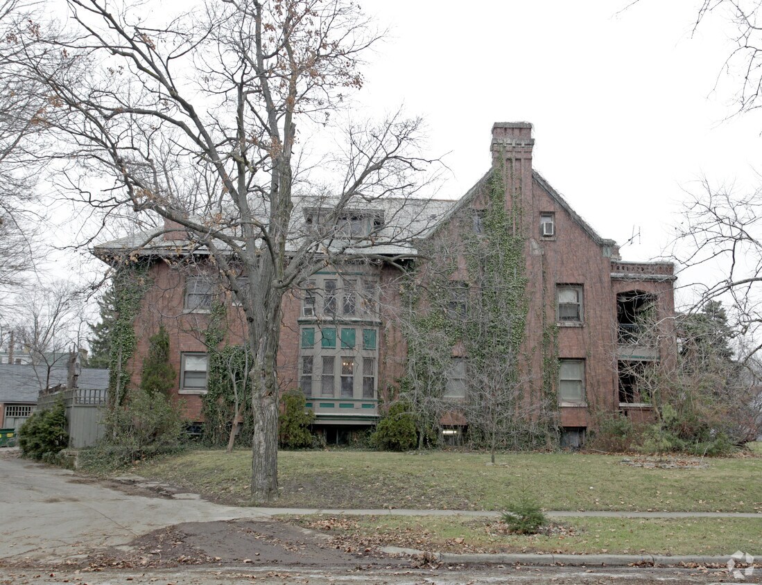 Building Photo - 1 Yale Ave
