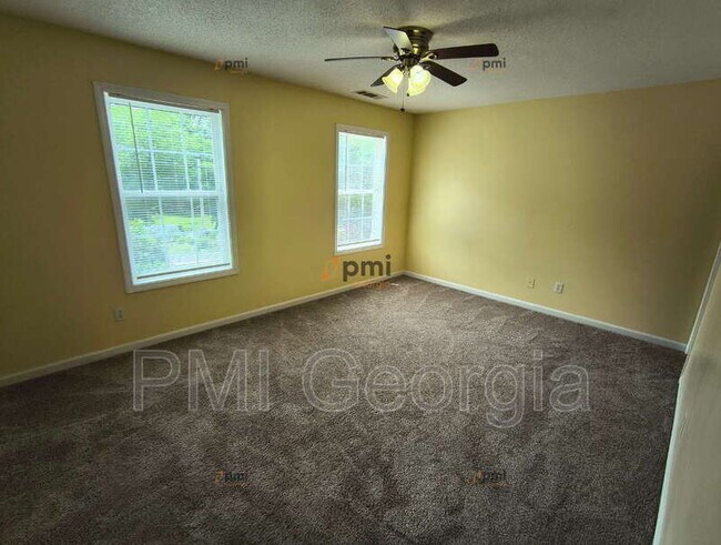 Foto del edificio - 8370 Hollis St