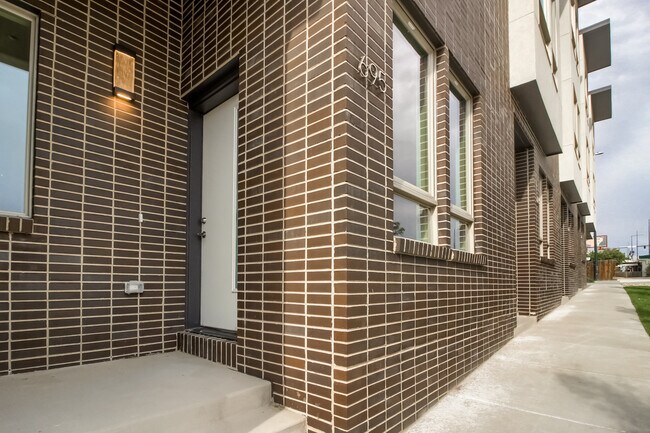 Building Photo - 2098 S Galapago St