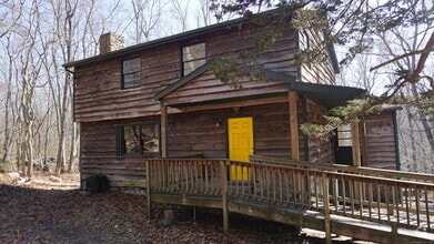 Building Photo - 103 Pequotsepos Rd