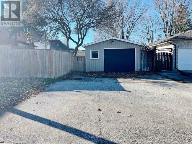 Building Photo - 64 Edward St