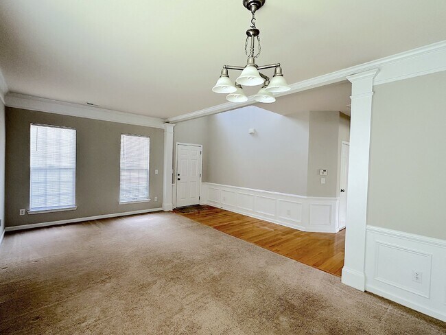 Foto del edificio - Well maintained 4 bedroom home with a golf...