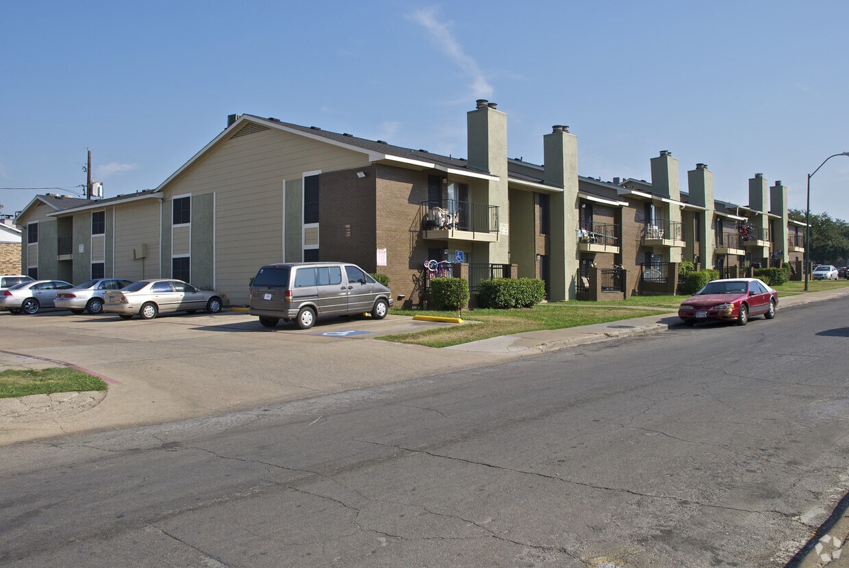 Spanish Village at Bachman Lake Apartments Dallas, TX