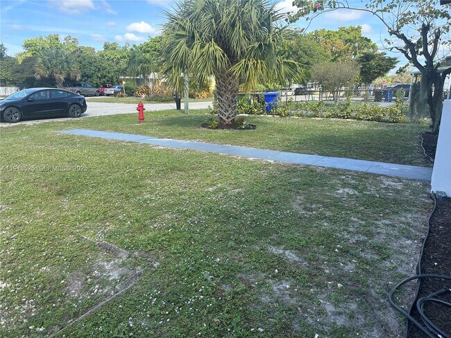 Foto del edificio - 1308 NW 13th Ct