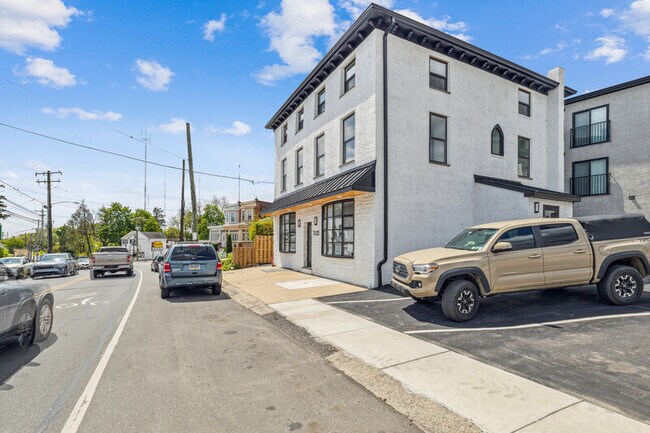 Foto del edificio - 7620 Ridge Ave