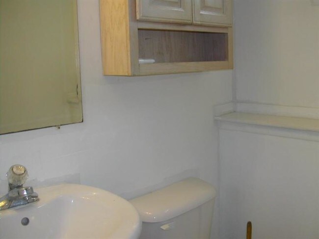 Building Photo - 2173 Hemlock Dr
