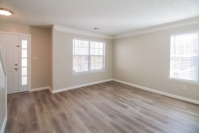 Building Photo - 3453 Columbia Pkwy