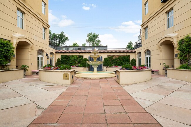 Building Photo - Exclusive 2BD, 2BA Condo with Stunning vie...