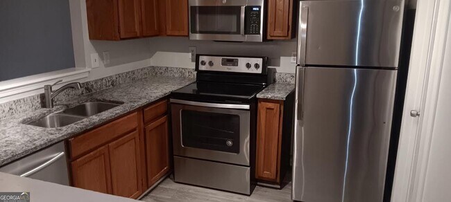 Foto del edificio - 5691 Waterford Ct