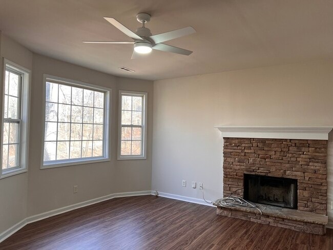 Building Photo - 9117 Belaire St