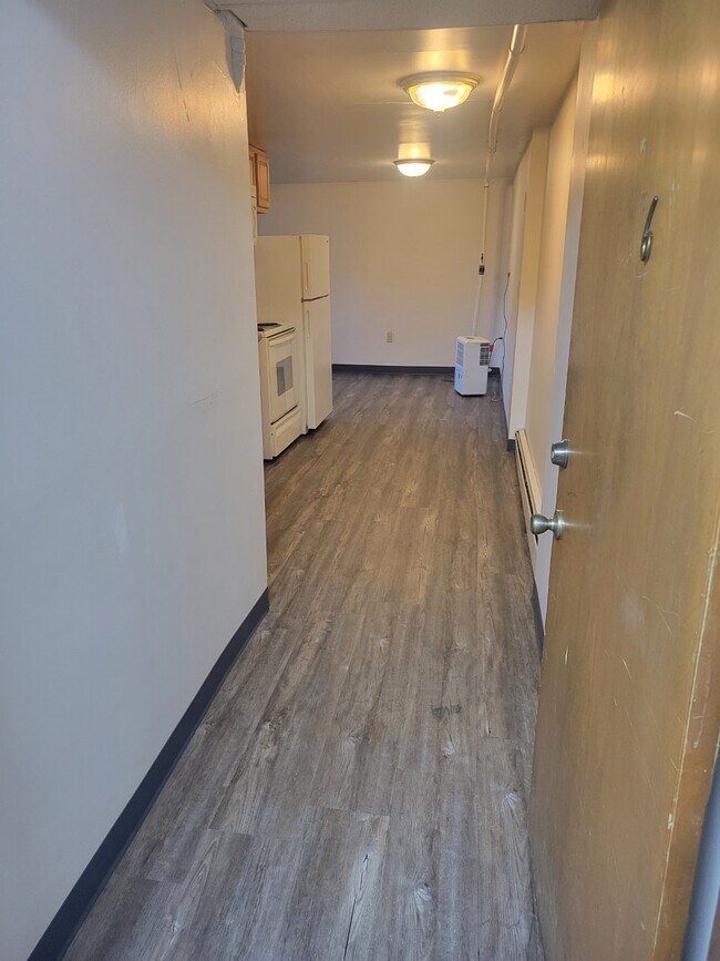 Building Photo - 415 6th St N