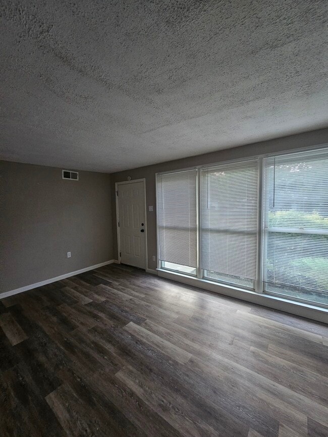 Building Photo - 8 Saint Celeste - $300 OFF FIRST MONTH’S R...