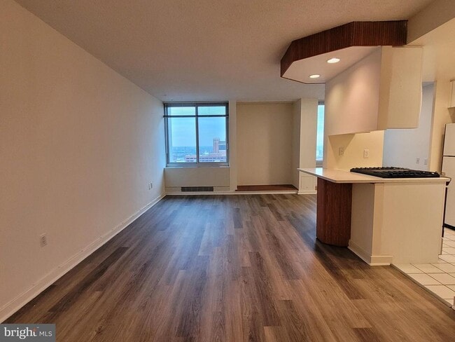 Foto del edificio - 604 S Washington Square