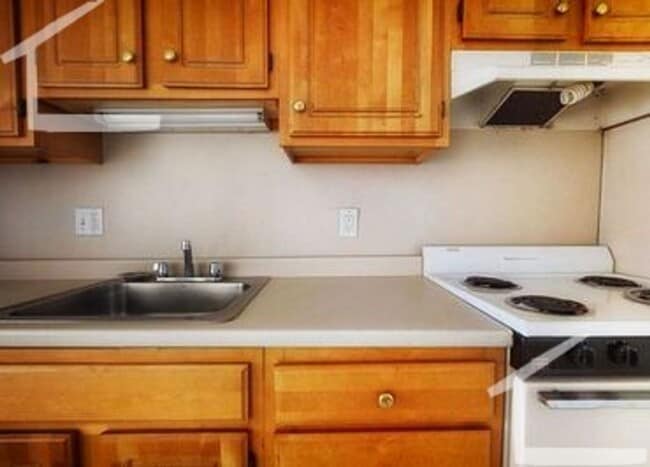 Building Photo - Spacious two bedroom in Allston
