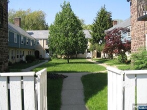 Building Photo - 715 Cedar Ln