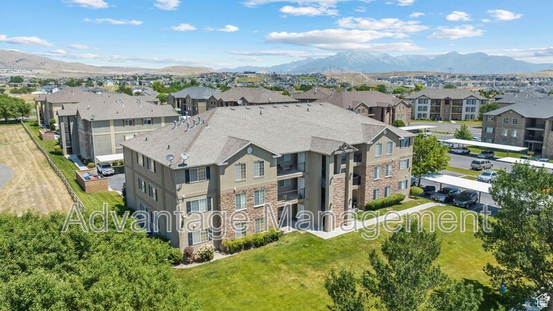 Foto principal - 3531 E Rock Creek Rd