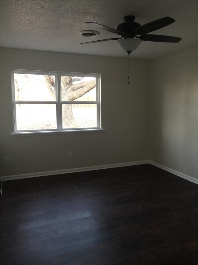 Building Photo - 4426 Windsor Dr