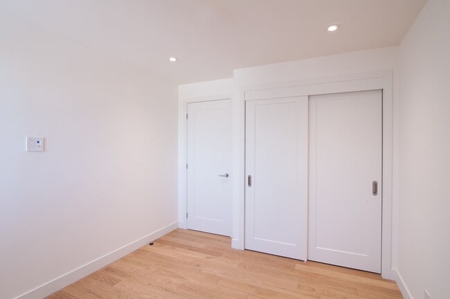 Building Photo - 1 Av. Rosemount