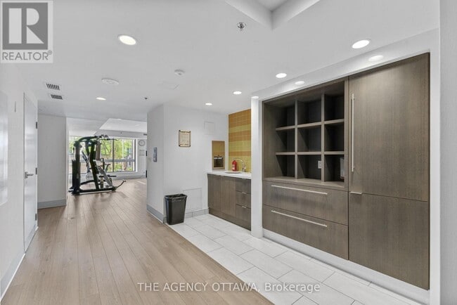 Photo du bâtiment - 118 Holmwood Ave