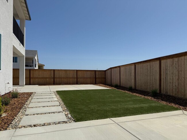 Foto del edificio - Beautiful Northlake 4 BED 3.5 BATH