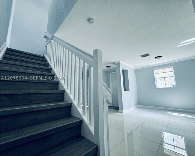 Foto del edificio - 1035 NE 207th Terrace