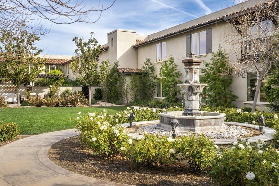 Primary Photo - Turnkey Retirement Apartment!